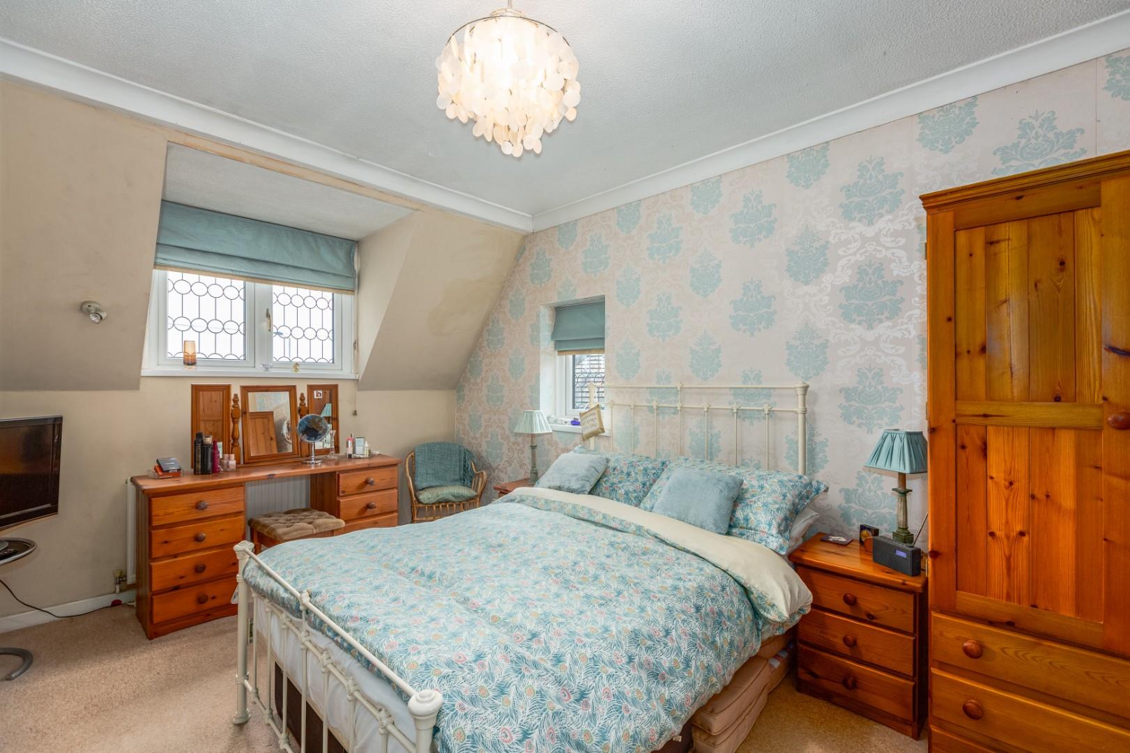 West Cross Lane, West Cross, Swansea, SA3 5LS